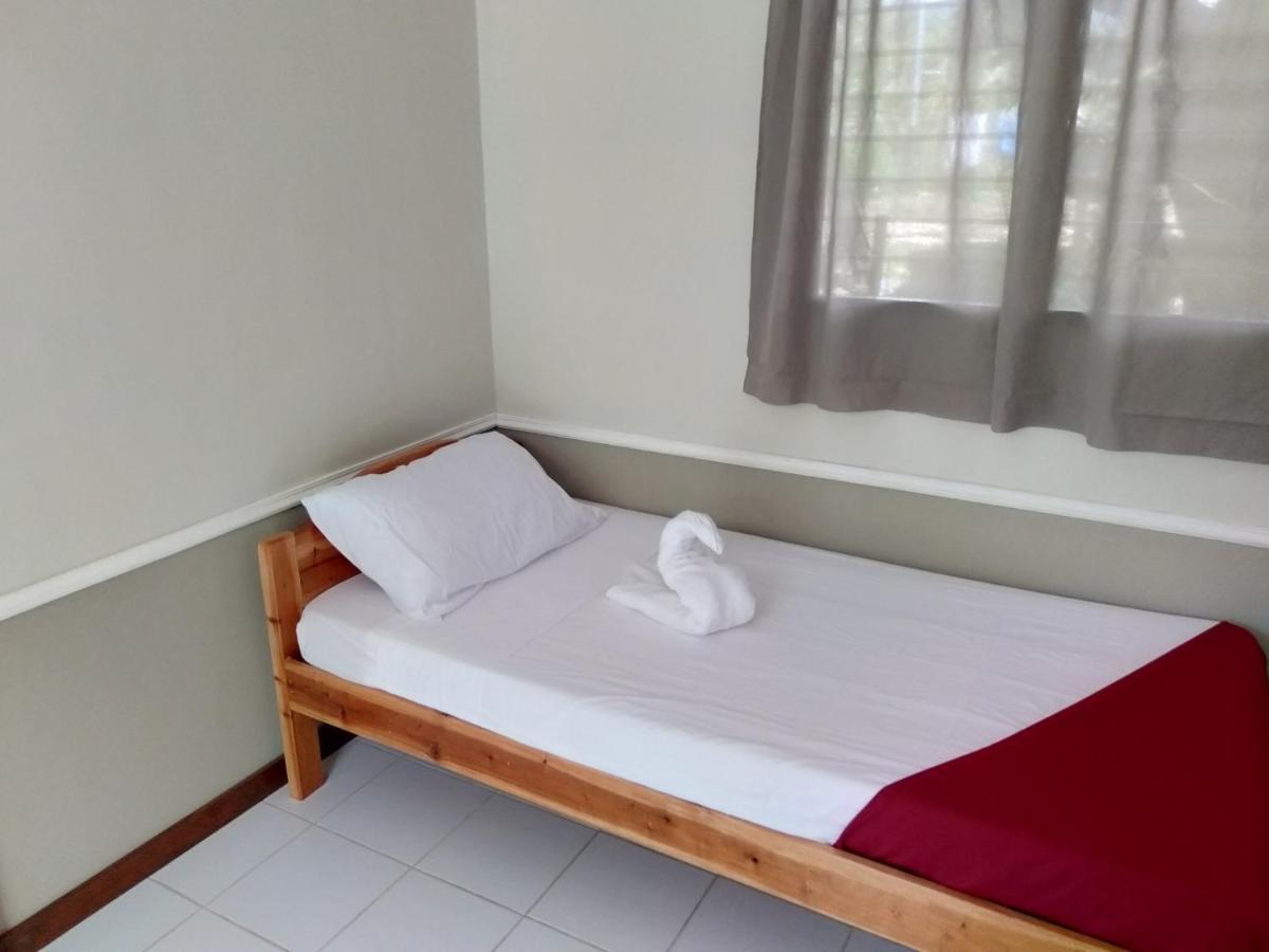 Banamboo Hostel Badian Exterior photo