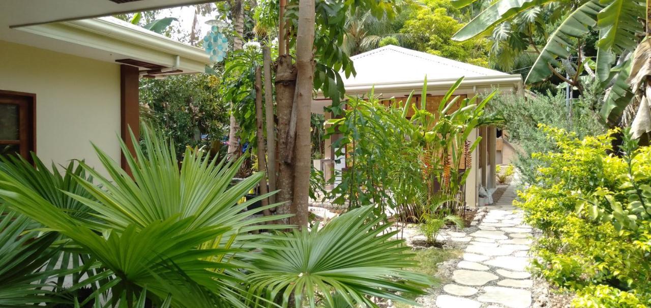 Banamboo Hostel Badian Exterior photo