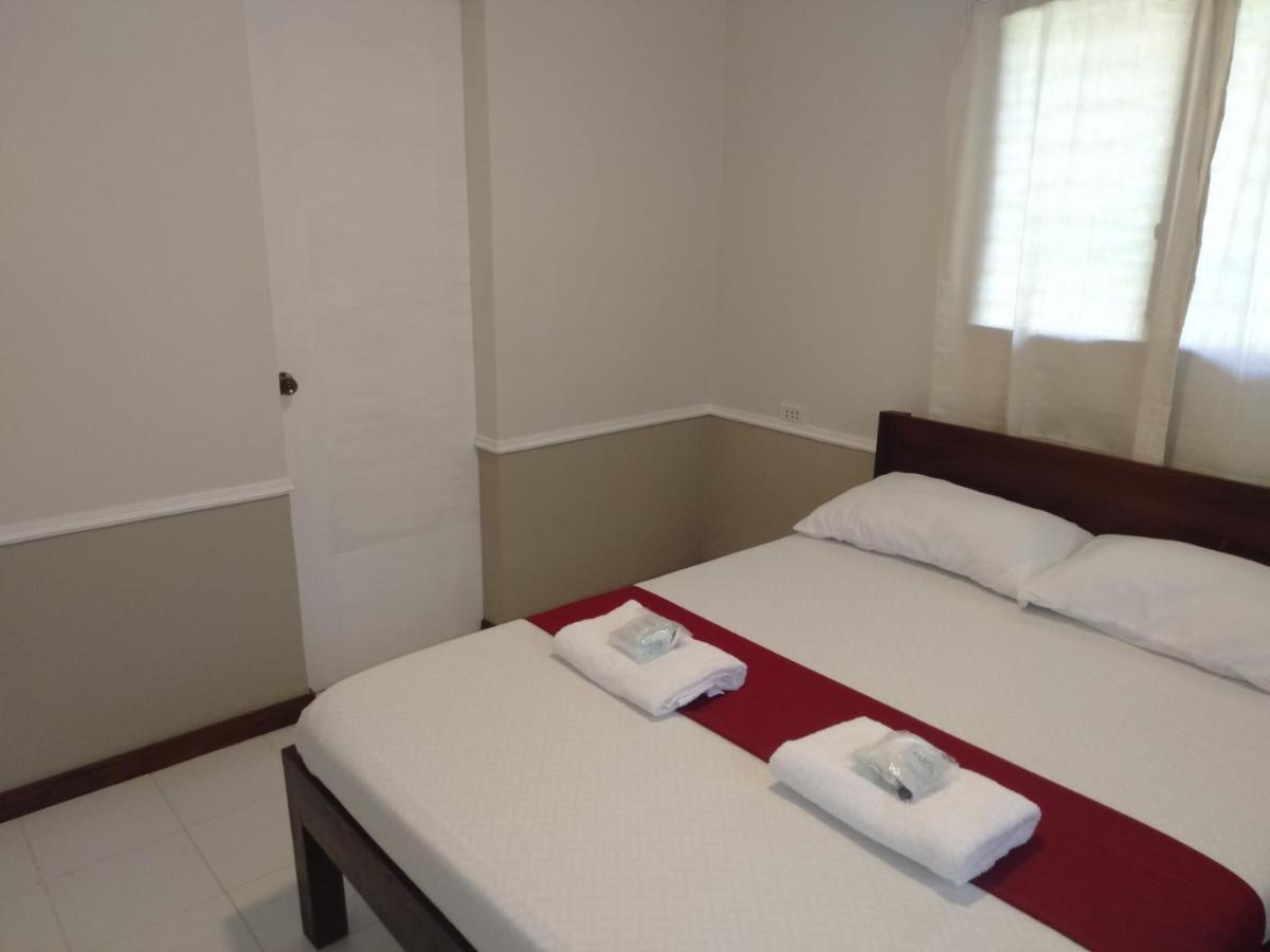 Banamboo Hostel Badian Exterior photo