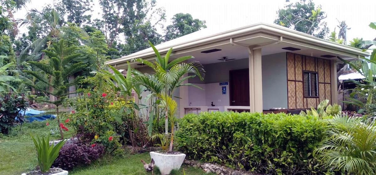 Banamboo Hostel Badian Exterior photo