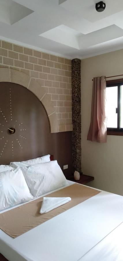 Banamboo Hostel Badian Exterior photo