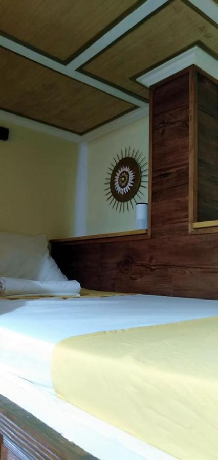 Banamboo Hostel Badian Exterior photo